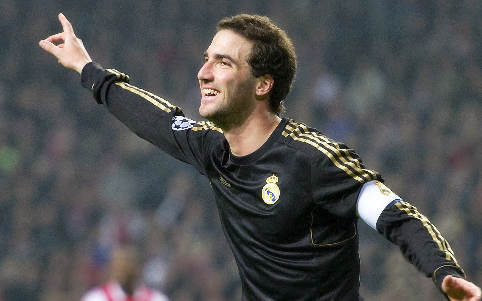 爱德华兹的独舞，欧冠半决赛之夜，他如何用节奏谱写胜利乐章